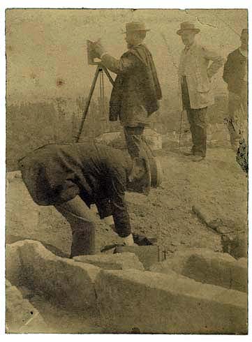 La Commission au travail (Archives départementales des Yvelines) aucune