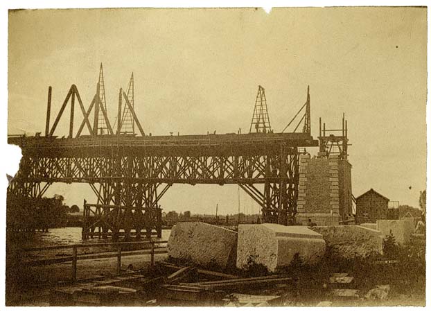 Construction du viaduc Eiffel à Fin d'Oise (Archives départementales des Yvelines)