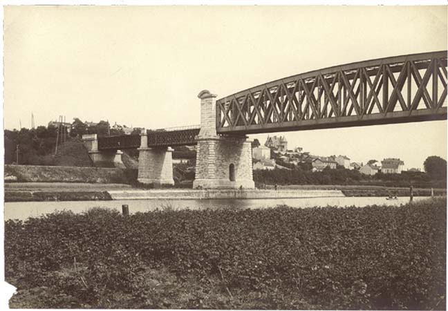 Viaduc Eiffel sur l'Oise (Source : Archives départementales des Yvelines)