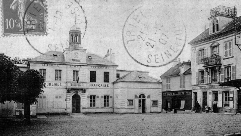 Place de la mairie et bureau de poste au début du XXe siècle (Collection Kraimps)
