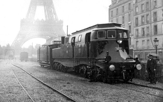 Superbe image de la 8001 près du Champs de Mars à Paris
