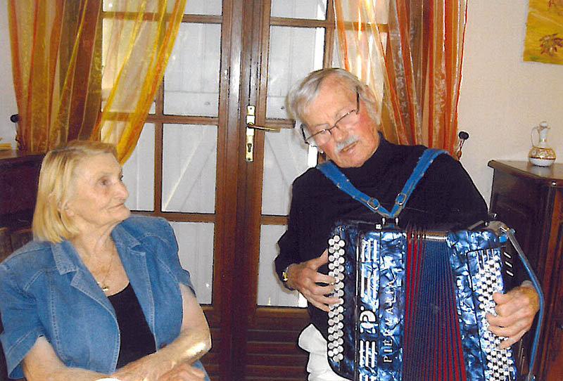 Monsieur et Madame Carminati (5 mai 2011) ID320-02-Carminati-Accordeon et sa femme