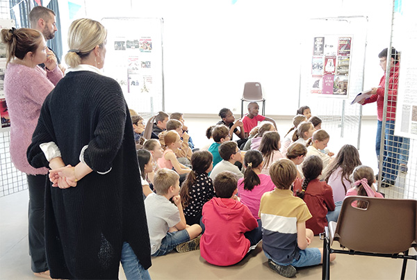 Les enfants attentifs ID353 02 CR ExpoLiberation