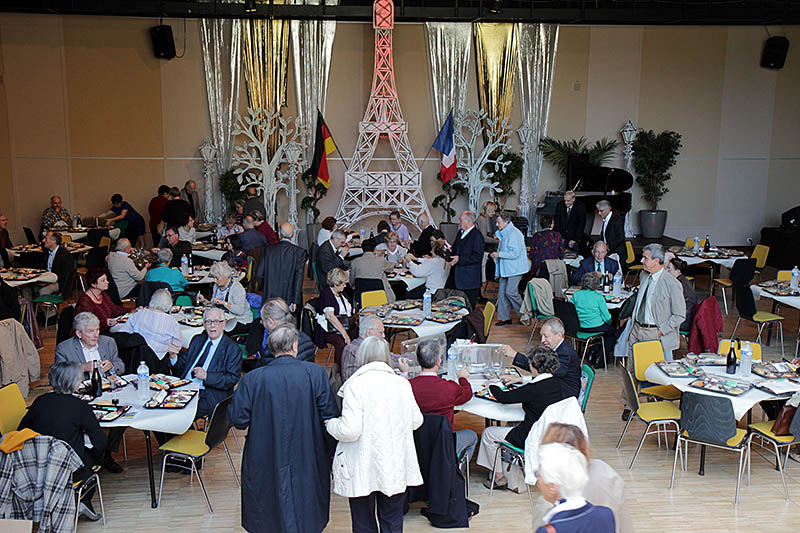 La salle de restaurant aménagée dans les locaux de la mairie de Marly. ID394-04-colloque-federation-2014