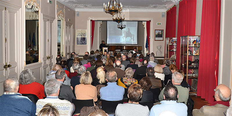Une salle comble et un public passionné. ID401-02-Conference-Chasses-Royales