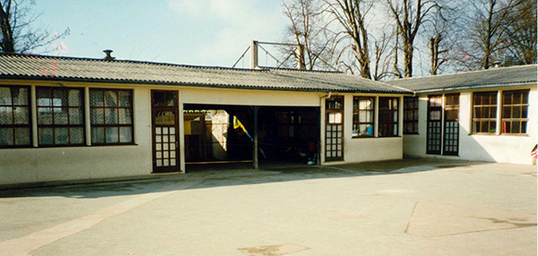 Les préfabriqués construits vers 1960. ID414 03 Delmas Renard