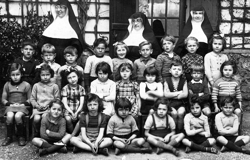 Les premières enseignantes. ID414 15 Delmas Renard