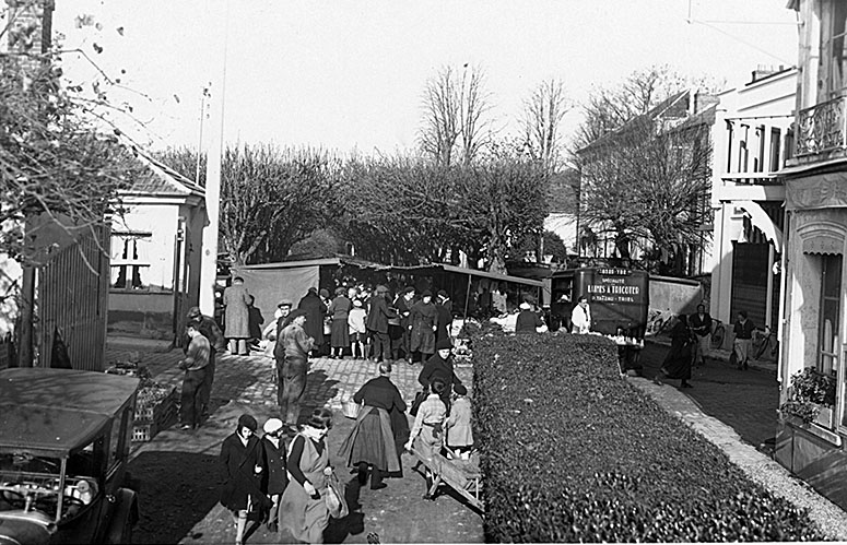 Le marché. ID425 03 Le marché