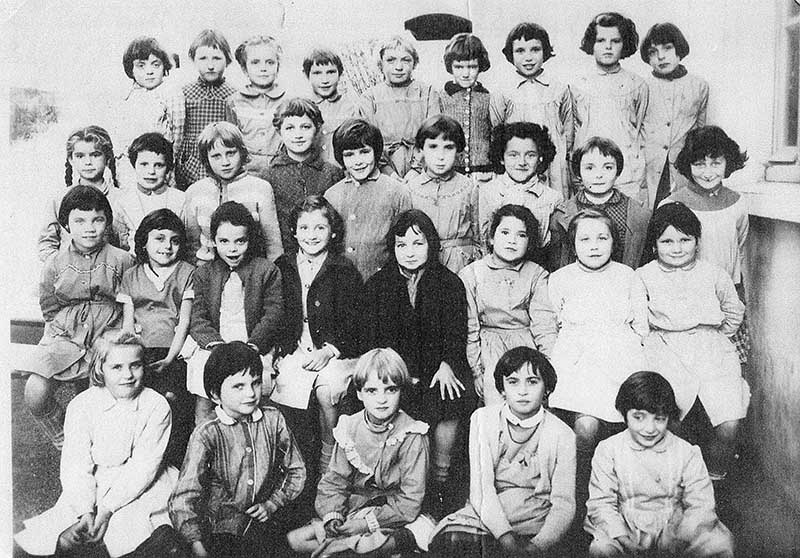CM1, classe de Mme Jagu en 1962. ID477 02 Memoires vives Francoise Camut