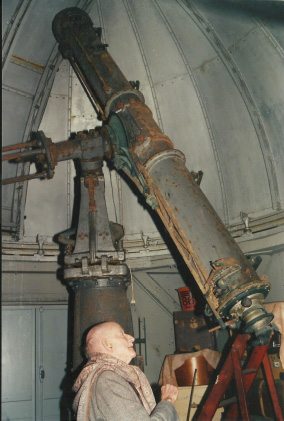 Charles Vollet et la lunette astronomique. ID575 02 Charles Vollet et sa Lunette