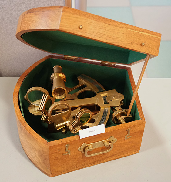 Sextant. ID645 04 Sextant