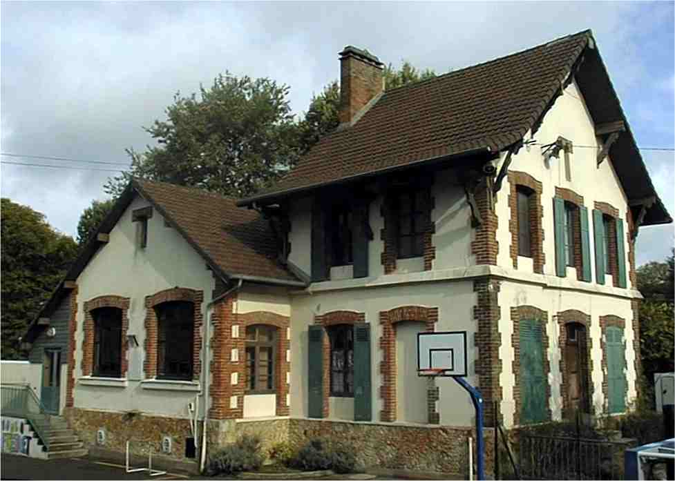 L'école de l'Hautil de nos jours ID90_05_ecole_hautil-de_nos_jour_1